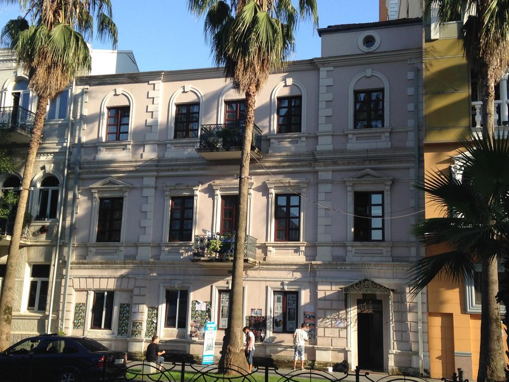 Cheap And Chic Apartment Batumi Exterior foto