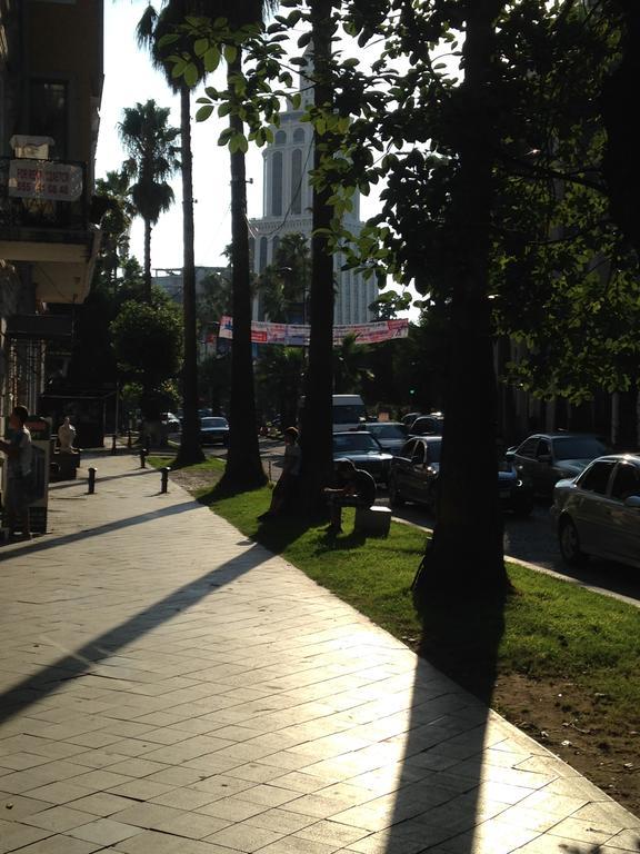 Cheap And Chic Apartment Batumi Exterior foto